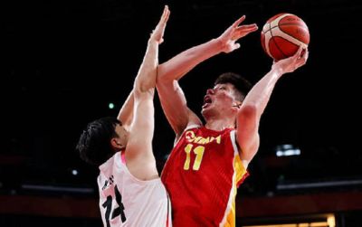 78-97！中国男篮止步半决赛，被日本二队“打崩”，球迷：解散吧