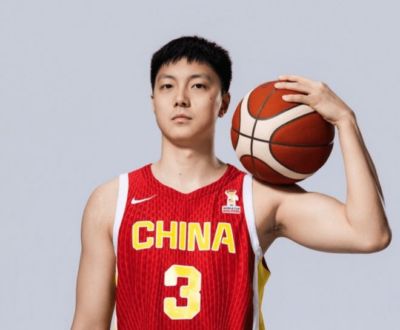 中国男篮惨败之后的尴尬：胡明轩还作为旗手参加开幕式吗