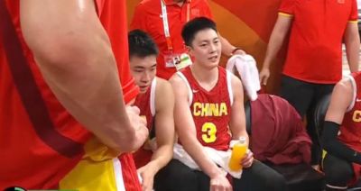 半场落后日本队19分！中国男篮太被动，老问题全暴露，郭士强拿啥翻盘？