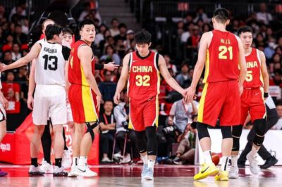 9月18日，中国男篮77-97不敌日本二队，次日胡明轩担任开幕式旗手