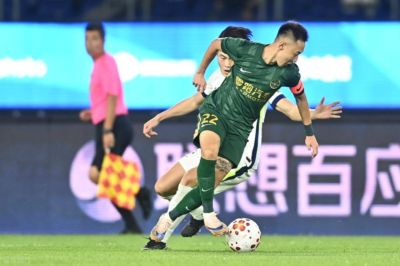 1-4，落后倒数第三4分，冠军还有变数，降级球队已成定局，津门虎和铁人乐了！