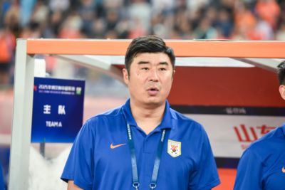 鲁媒评韩鹏、宿茂臻离任：忍耐与付出，换不来“爱情证书”