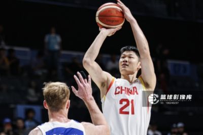 顶5号位抢不过啊！胡金秋8中7贡献14分2篮板