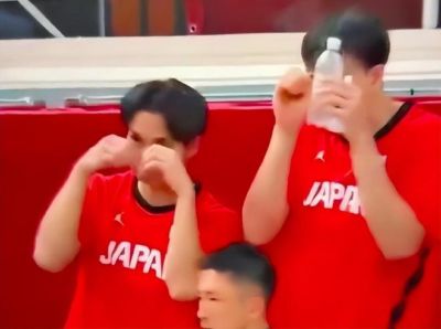 男篮918输20分！日本替补席争议动作嘲讽中国队 杨鸣无奈提前退场