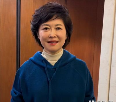 敬一丹悼念厅被拆40岁女儿迟迟不走，嫁老外15年无儿无女，后悔吗