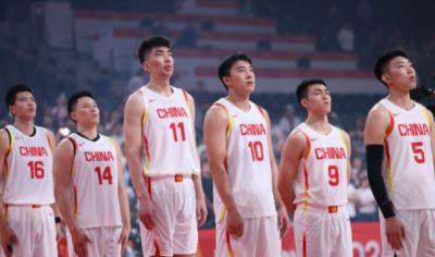 男篮无缘决赛外媒一针见血！直指思想落后，防挡拆迟缓，郭士强该退了