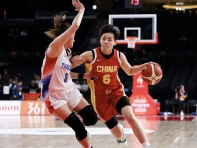 三分神准，杨舒予12投8中、三分6中5得到21分7篮板5助攻