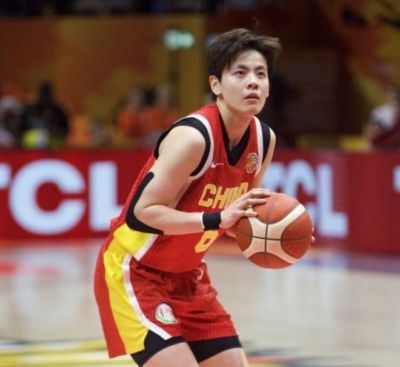 女篮111-46大胜泰国2喜2忧！孙宇奇兵，刘禹彤+失误太辣眼！
