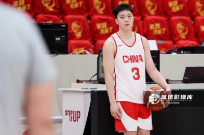 半决赛11分4助1帽！“中国男篮队长胡明轩赛后发声”登顶热搜