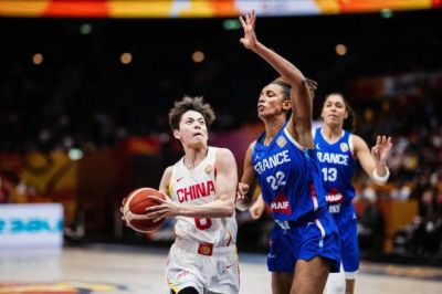 111-46，中国女篮首战虽大捷，却验出2大水货，球迷：她们早该退出国家队