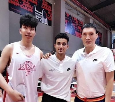 原来她就是余嘉豪母亲，曾是浙江女篮主力，如今和丈夫都是主教练