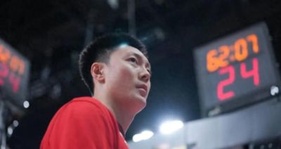 男篮连续两届亚运止步半决赛，胡明轩赛后懊恼，官媒：不是偶然