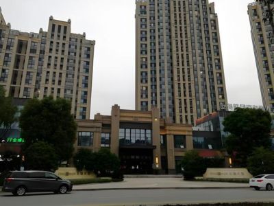赶走碧桂园物业，苏州石湖华城业委会2年花完小区500万