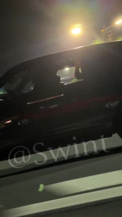 得注意安全！球迷一路追车狂喊追梦 追梦摇下车窗和球迷打招呼
