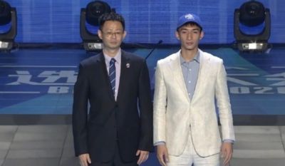 媒体人：新疆选到的5号秀张俊生是一个攻击力很强的小后卫 非常快