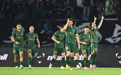 浙江队4-1击败10人武汉三镇，托利奇与米特里策双双传射