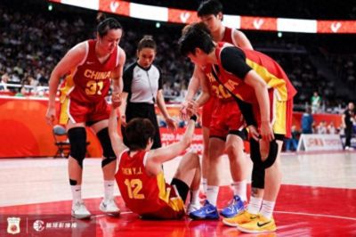 中国女篮狂胜泰国队65分，杨舒予21+7+5，一名年轻球员成为奇兵
