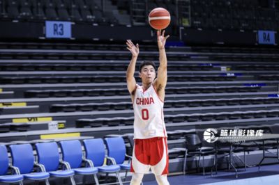 媒体人：高诗岩离队可能是教练满意年轻人的表现或赵睿将要归队