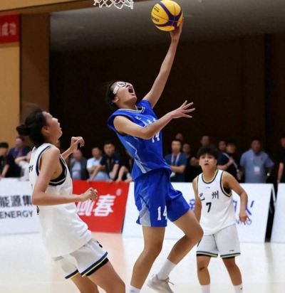 9月19日：女篮再传好消息！新疆2米小将运投全能，不输韩旭，天才不断涌现