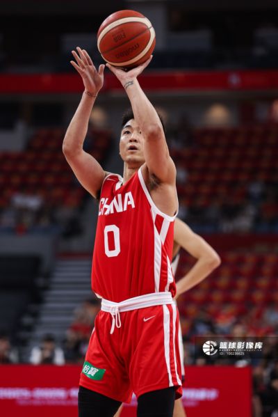 鲁媒：高诗岩确实是膝盖受伤 近期会赶往美国康复理疗进行恢复