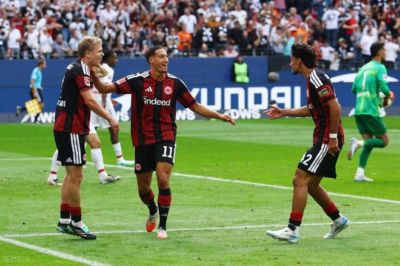 随着法兰克福2-2、不莱梅3-2逆转，门兴3-4，德甲最新积分榜出炉