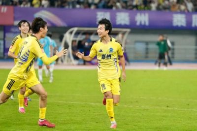 挺进八强!泰州队2:0拿下盐城!