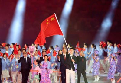 亚运会开幕式中国代表团出场，胡明轩举旗太帅了，国乒却集体缺席