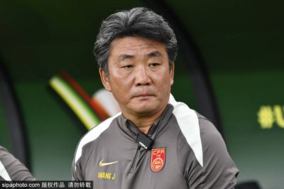国足抵渝开启热身赛 17岁小将有望创出场纪录