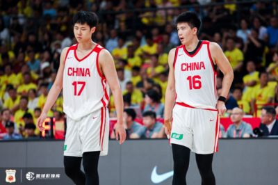 外线开火！中国男篮三分24投11中 命中率45.8%