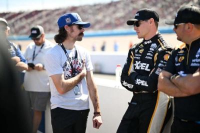 35岁两冠王想跑NASCAR，队友一句话点破他的执念