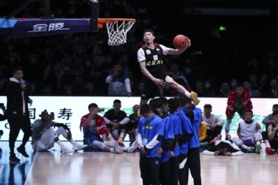 陈登星：小时候经常看文斯·卡特扣篮 但偶像是科比