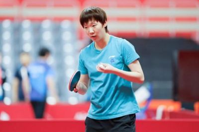 王曼昱1-3不敌朱雨玲，国乒女团0-1落后中国澳门