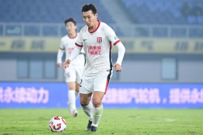 成都蓉城首发调整：李扬替换韩鹏飞登场，不占用换人名额