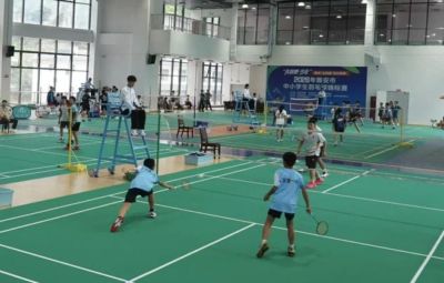 2026年雅安市中小学生羽毛球锦标赛顺利开幕