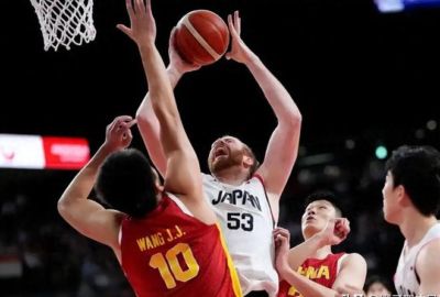 中国男篮惨败不到24小时，无语的一幕出现了，郭士强的处境太尴尬