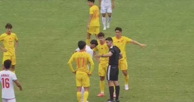 0-0，U23国足2场拿4分，吴曦远射击中横梁，刘浩帆出球失误太多