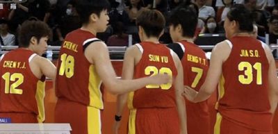 中国女篮65分碾压对手反被骂，混子球员出现，5场比赛3场挂蛋