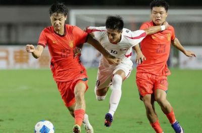 国足0-0伊朗！赛后球员评分：2人高分，3将不及格，最差非王钰栋