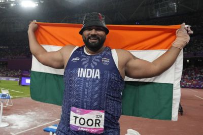 开幕式要当旗手，才发现礼服还在印度