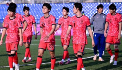 一场2-0携手出线，亚运会男足演绎奇景！四分球队却面临淘汰