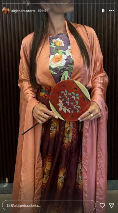 佩德里女友一同来华游玩，INS晒出汉服照