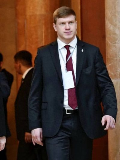 谁是普京的神秘保镖？媒体揭秘一身材健硕的俄封面偶像、冰球精英