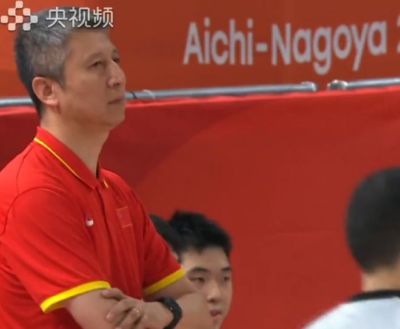 男篮无缘铜牌！郭士强面无表情，全队情绪低落，对手痛哭兴奋庆祝