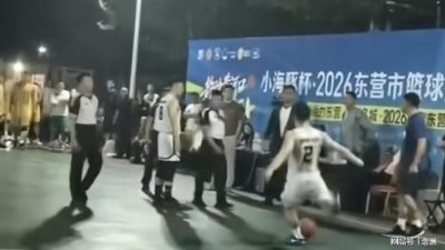 恶劣！山东球员故意抽射篮球击中裁判头部 后者当场昏迷 官方回应