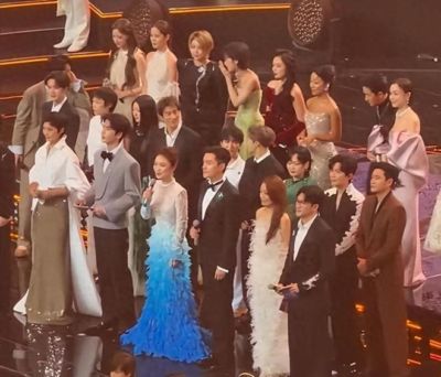 没想到，大湾区晚会请来一屋子专业歌手，竟让3个跨界的演员抢镜