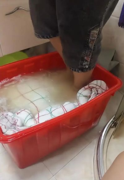 一张“洗过的棉被”，让大学生被全网嘲笑巨婴：基本的常识都不懂