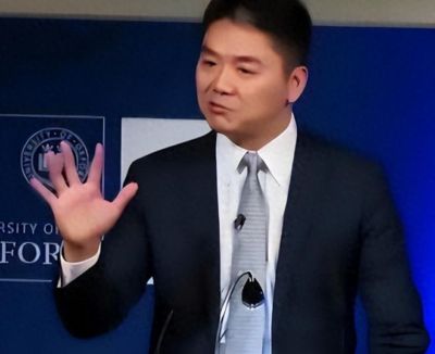 钱再多又如何？52岁刘强东手握千亿身家，儿子成了一生的遗憾