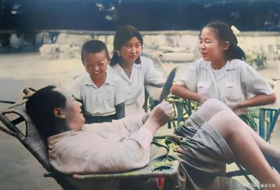 晚年李讷谈起姐姐李敏,羡慕地说:姐姐比我有本事,两个孩子都很有出息