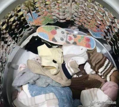 提醒大家：洗衣机里不管有几件衣服，千万要记得放几个塑料袋