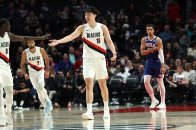开拓者自媒体：杨瀚森打NBA时像个交通锥 他需要增加实战效能
